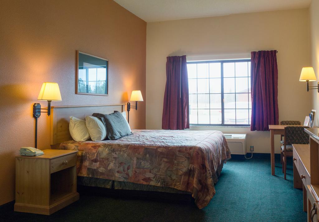 White Oak Inn And Suites Deer River Exterior photo