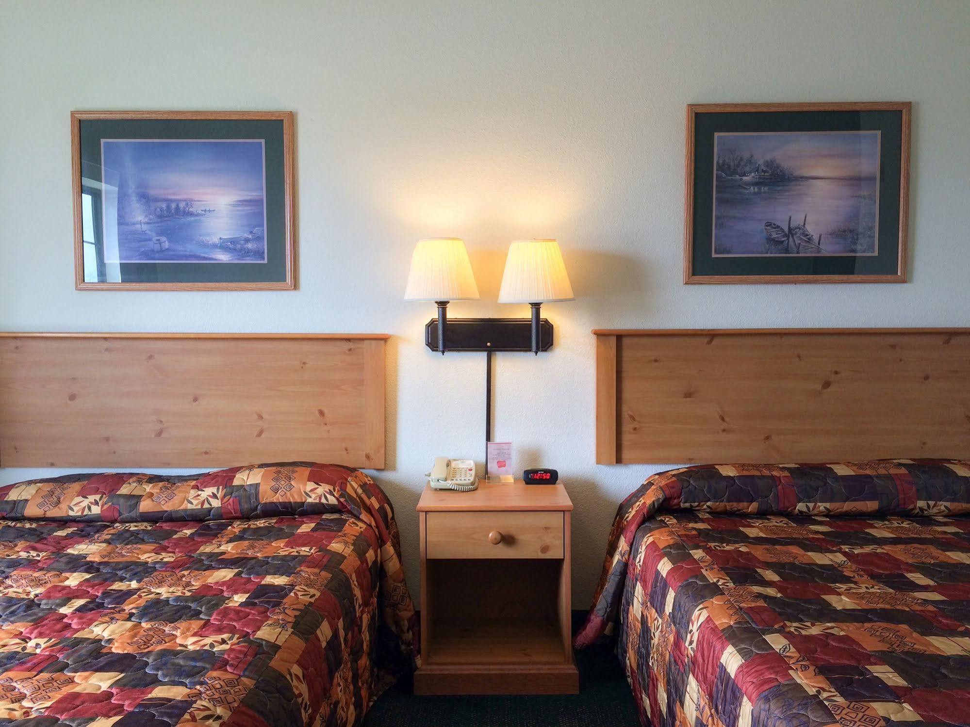White Oak Inn And Suites Deer River Exterior photo